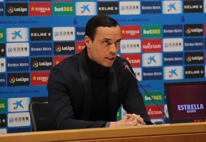 El nuevo jugador del RCD Espanyol Raúl de Tomás en su presentación en el RCDE Stadium