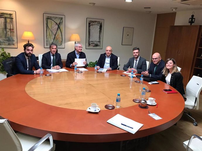 Reunión del grupo parlamentario del PSOE de Jaén con responsables de Renfe