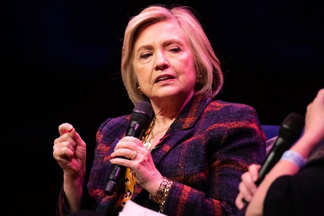 US Department of Justice closes without results an investigation on Hillary Clinton encouraged by Trump Hillary Clinton, en la presentación de un libro en Londres
