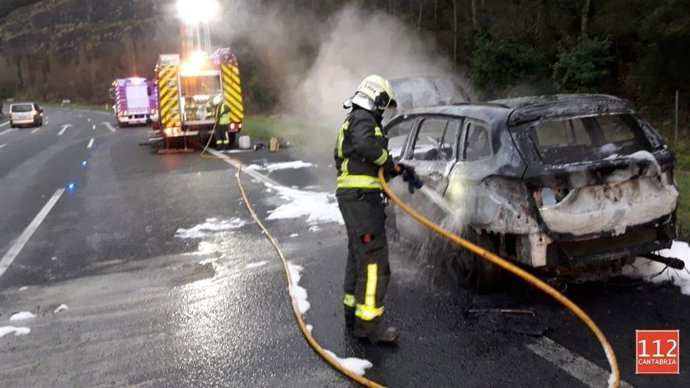 Vehículo incendiado