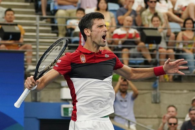 Novak Djokovic celebra la victoria de Serbia en la ATP Cup