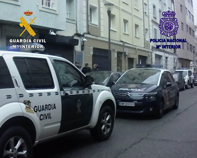 Vehicles de la Policia Nacional i la Gurdia Civil - Arxiu