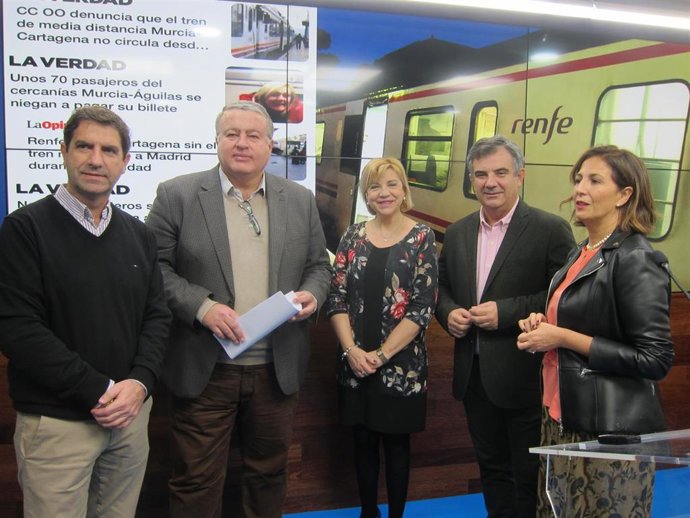 Los senadores y diputados del PP, en la rueda de prensa