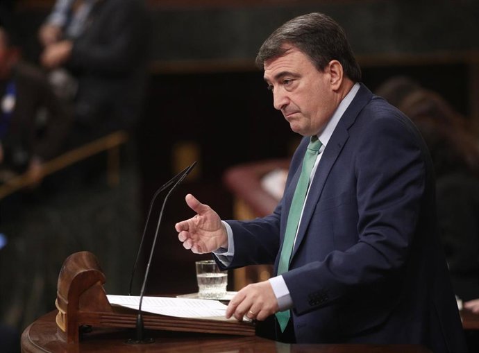 El portavoz del PNV en el Congreso, Aitor Esteban, en la segunda sesión de votación para la investidura del candidato socialista a la Presidencia del Gobierno en la XIV Legislatura, en Madrid (España), a 7 de enero de 2020.