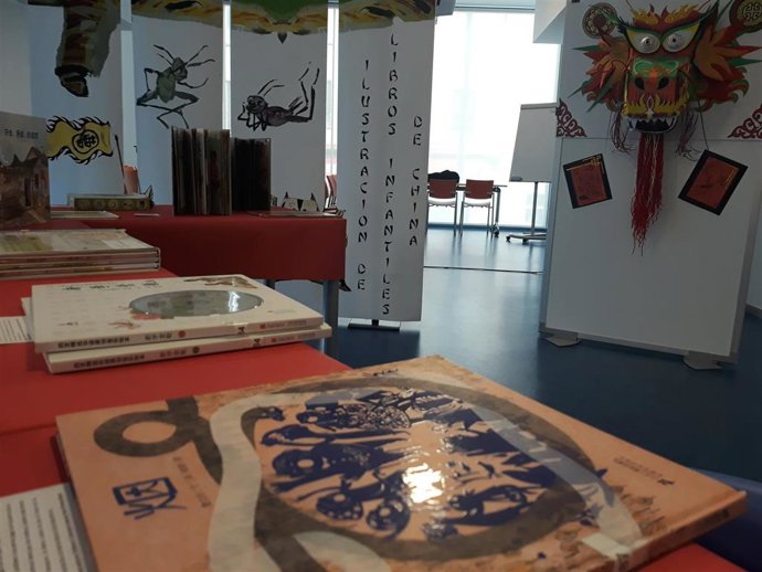 Exposición de Libros Orientales en la Biblioteca Azcona
