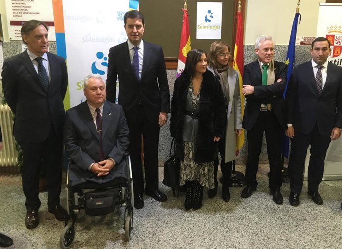 Juan José Aliste, Segundo Por La Izquierda, Junto Al Alcalde De Salamanca (Primero Por La Izquierda) Y El Consejero De La Presidencia De La Junta, Ángel Ibáñez (Tercero Por La Izquierda)