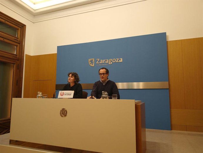 Los concejales de ZeC, Luisa Broto y Alberto Cubero.