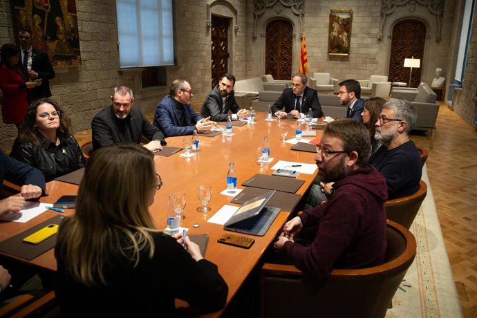 Reunión convocada por el presidente de la Generalitat, Quim Torra, con el presidente del Parlament, Roger Torrent, los miembros independentistas de la Mesa de la Cámara catalana y los grupos independentistas, en la Generalitat, el 10 de enero de 2020.
