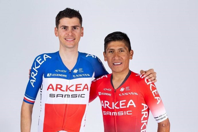 Los ciclistas del Team Arkéa-Samsic Warren Barguil y Nairo Quintana
