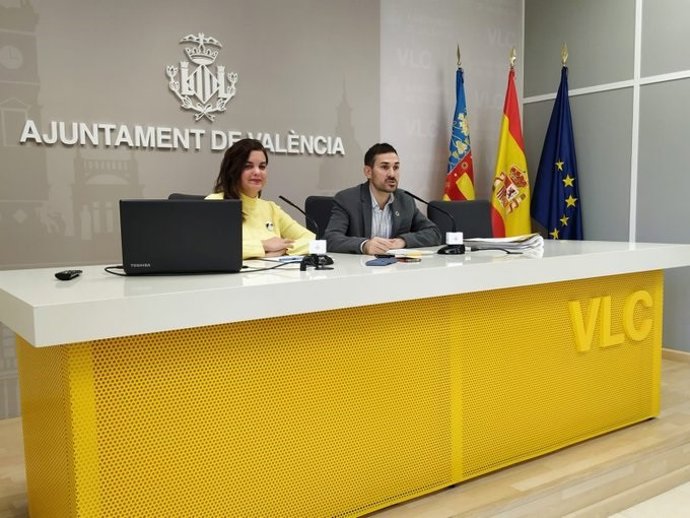 Los vicealcaldes de Valncia, Sandra Gómez y Sergi Campillo, en la rueda de prensa posterior a la Junta de Gobierno Local.