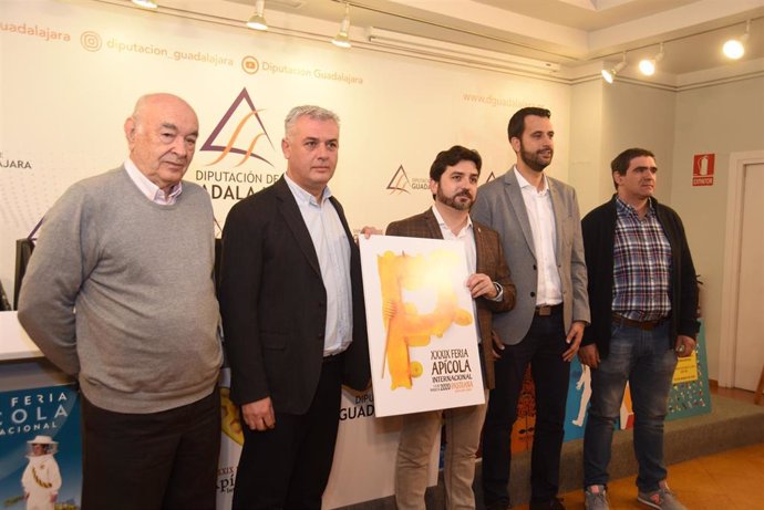 Rueda de prensa para presentar el cartel de la Feria Apícola de Pastrana.