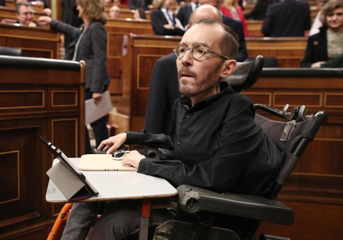 El secretario de Acción de Gobierno, Acción Institucional y Programa de Podemos, Pablo Echenique, durante la sesión de constitución de las Cortes para la XIV Legislatura en el Congreso de los Diputados, Madrid (España), a 3 de diciembre de 2019.