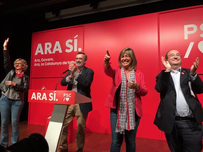 El primer secretario del PSC, Miquel Iceta; la alcaldesa de LHospitalet de Llobregat, Núria Marín; el candidato al Senado, Manuel Cruz; y la número cuatro por Barcelona, Merc Perea.
