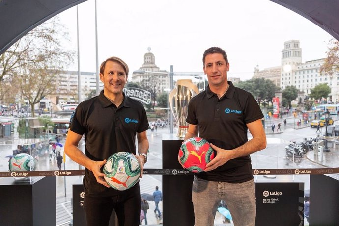 Gaizka Mendieta y Joan Capdevila en la inauguración del Área Movistar LaLiga en Barcelona