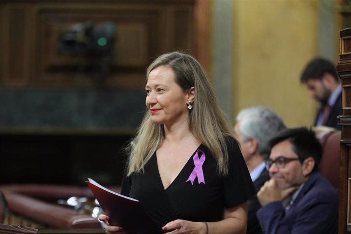 La diputada de Unidas Podemos, María Victoria Rosell, se dirige a la tribuna del Congreso de los Diputados para intervenir en la segunda reunión del período de sesiones de la XIII legislatura, en Madrid (España), a 17 de septiembre de 2019.