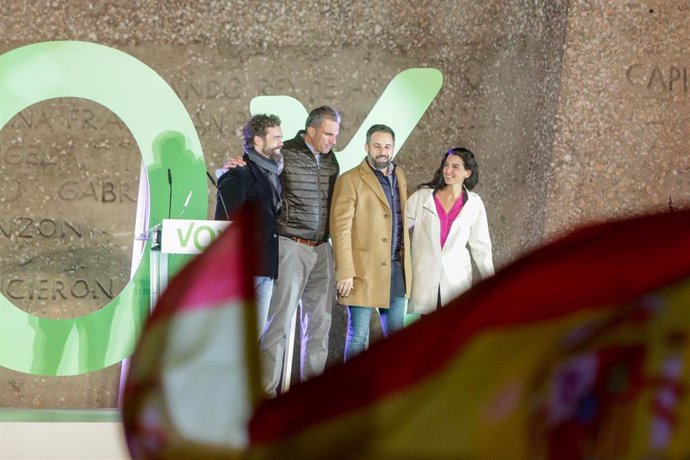 Los dirigentes de Vox Santiago Abascal, Iván Espinosa de los Monteros, Javier Ortega Smith y Rocío Monasterio en un mitin de fin de campaña del partido, en la Plaza de Colón el 8 de noviembre de 2019