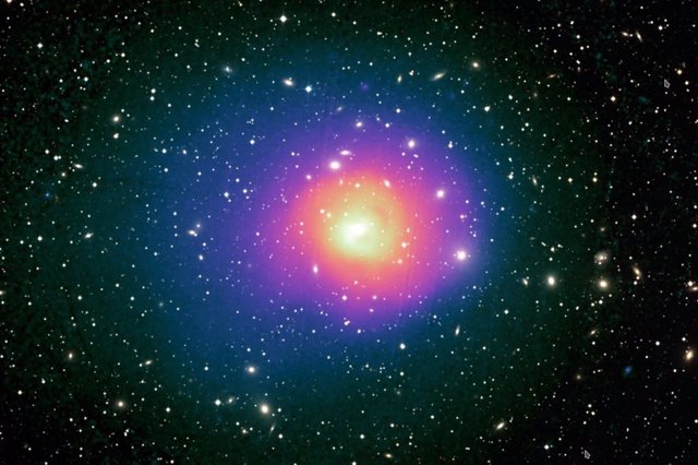 Primera visión de gas caliente chapoteando en un cúmulo de galaxias