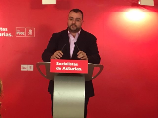 El secretario general de la FSA-PSOE y presidente del Principado de Asturias, Adrián Barbón