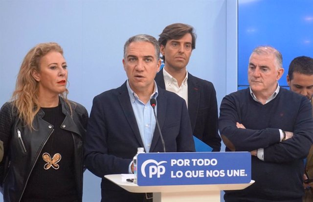 El presidente del PP de Málaga y consejero de la Presidencia de la Junta de Andalucía, Elías Bendodo, en una rueda de prensa.