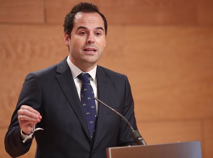 El vicepresidente de la Comunidad de Madrid, Ignacio Aguado interviene para informar a los medios de los acuerdos adoptados en la reunión del Consejo de Gobierno, en la Real Casa de Correos, en Madrid (España), a 8 de enero de 2020.