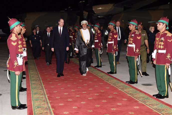 El nuevo sultán de Omán, Haitham bin Tariq Al Said y el príncipe Guillermo 
