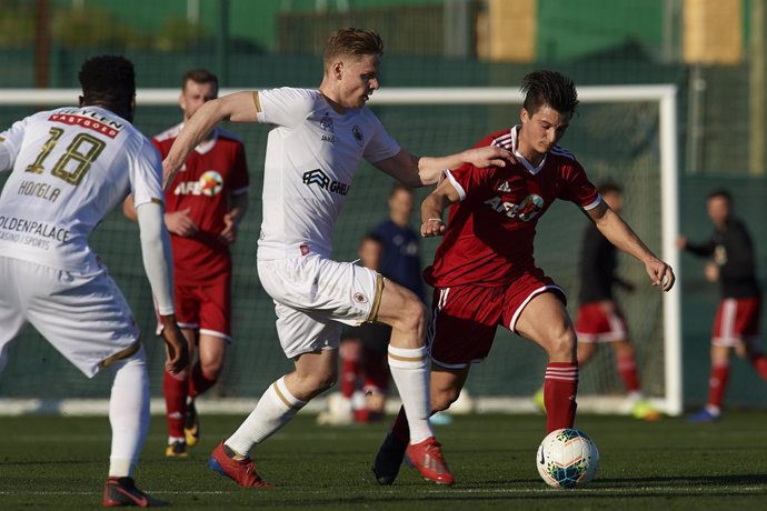 Fútbol.- El equipo AFE planta cara pero no puede (0-2) con el Royal Antwerp