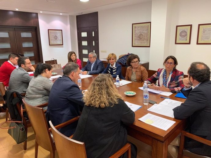 Una de las reuniones mantenidas por el PP con el Colegio de Abogados de Lorca