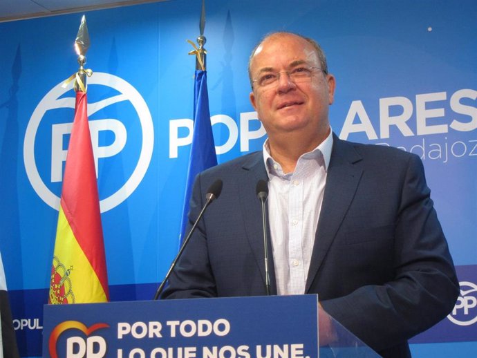 El presidente del PP de Extremadura, José Antonio Monago, en rueda de prensa en Badajoz