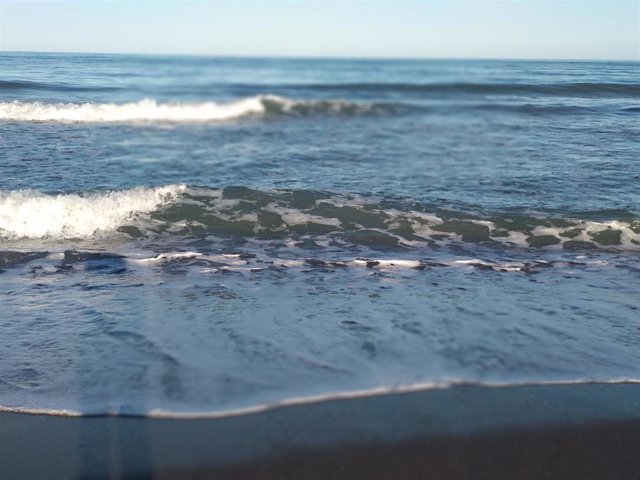 Imagen de la orilla del mar en una playa