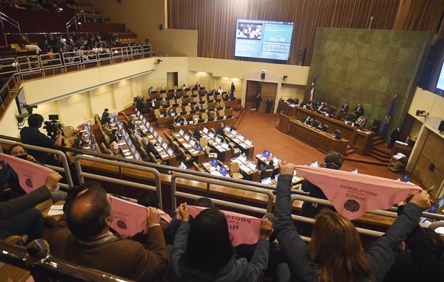 Chile.- Diputadas chilenas de la oposición piden al Senado que apruebe la ley de