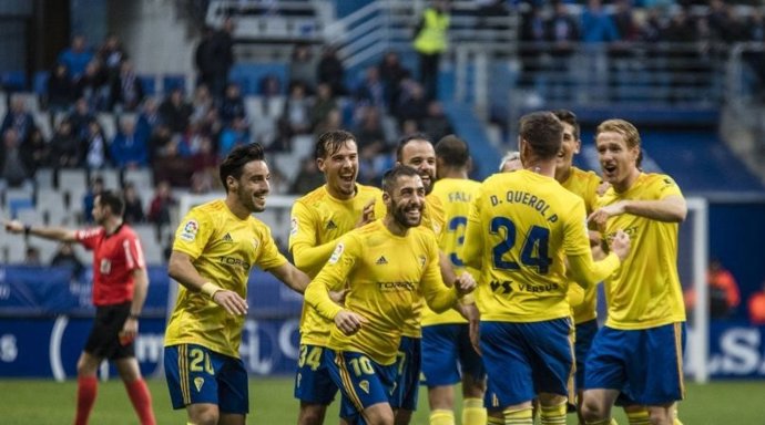 Los jugadores del Cádiz celebran un tanto en LaLiga SmartBank