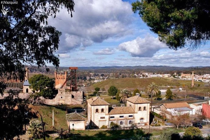 Vistas de Villanueva del Río y MInas