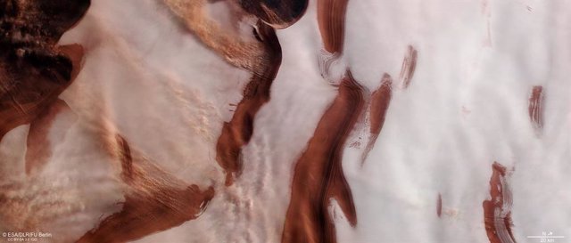 Ondas de hielo y tormentas en el polo norte de Marte