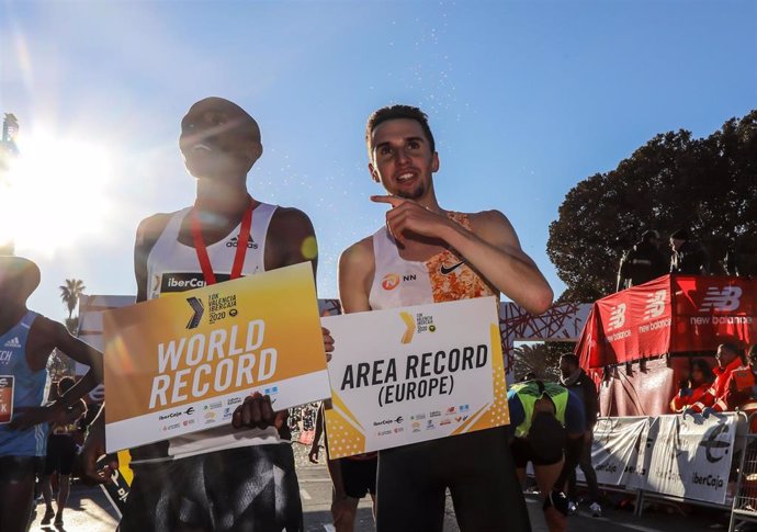Rhonex Kipruto también bate el récord del mundo de 5K en Valencia