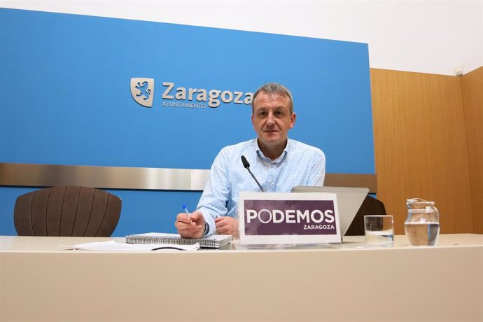 El portavoz del grupo municipal de Podemos, Fernando Rivarés