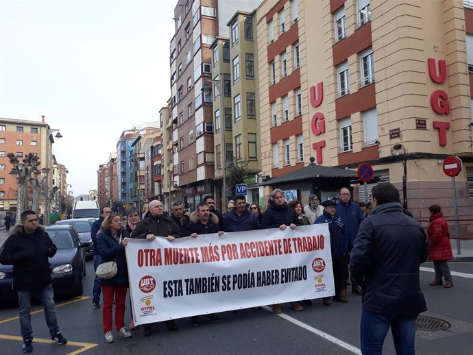 Concentración en Logroño por trabajador fallecido en unas obras de carretera