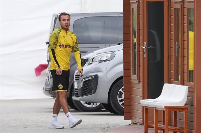 Mario Gotze antes de un entrenamiento del Borussia Dortmund en la concentración en Marbella