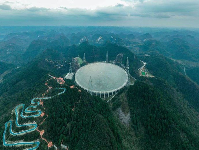 El radiotelescopio gigante chino FAST entra en operación formal