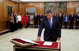 El nuevo ministro de Seguridad Social, Inclusión y Migraciones, José Luis Escrivá,  jura o promete su cargo ante el Rey Felipe VI, en el Palacio de la Zarzuela de Madrid, a 13 de enero de 2020.