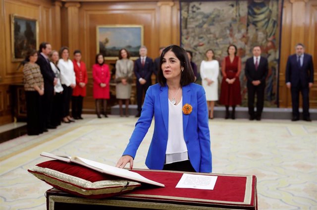 La nueva ministra de Política Territorial y Función Pública, Carolina Darias, jura o promete su cargo ante el Rey Felipe VI, en el Palacio de la Zarzuela de Madrid
