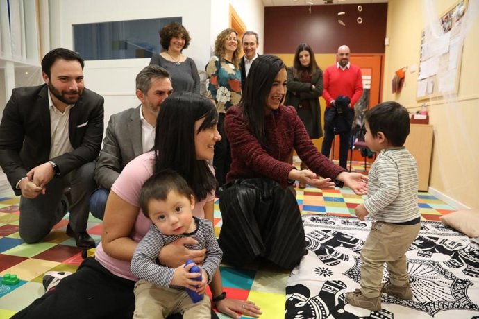 La vicealcaldesa de Madrid, Begoña Villacís, visita una escuela municipal en el distrito de Ciudad Lineal