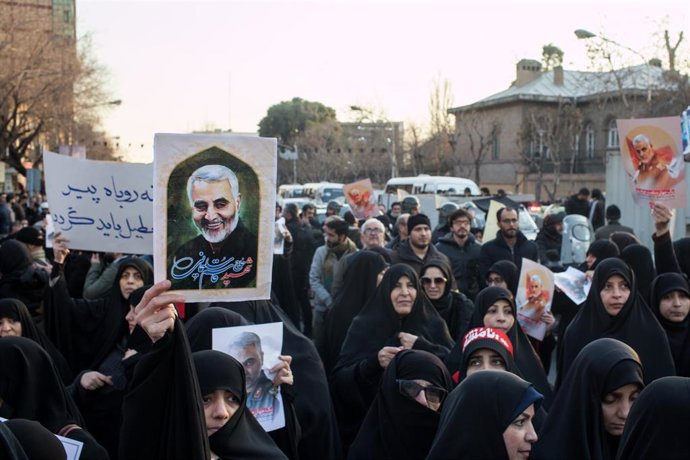 Protestas junto a la Embajada de Reino Unido en Irán