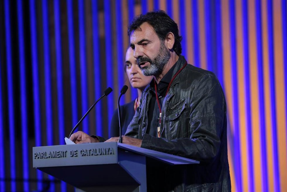 El Parlament de Cataluña entrega la Medalla d'Honor a la capitana del Sea Watch 3 Carola Rackete y al fundador de Proactiva Open Arms Óscar Camps.