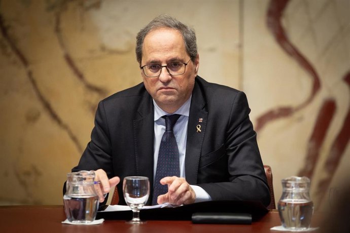 El presidente de la Generalitat, Quim Torra (d), se reúne con el vicepresidente de la Generalitat, Pere Aragons, quien le ha propuesto defender la autodeterminación en la mesa de negociación con el Gobierno, tras ofrecer declaraciones para rechazar su 