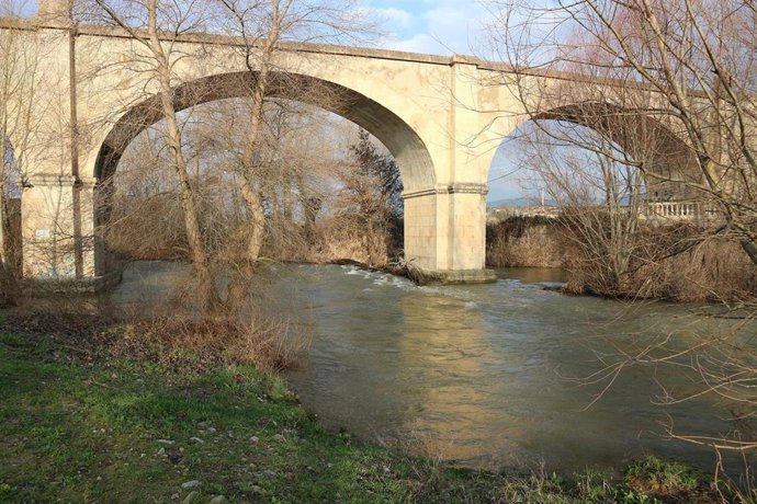  El Río Ebro A Su Paso Por Haro (La Rioja).