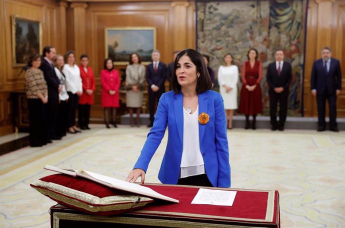 La nueva ministra de Política Territorial y Función Pública, Carolina Darias, jura o promete su cargo ante el Rey Felipe VI, en el Palacio de la Zarzuela de Madrid, a 13 de enero de 2020.