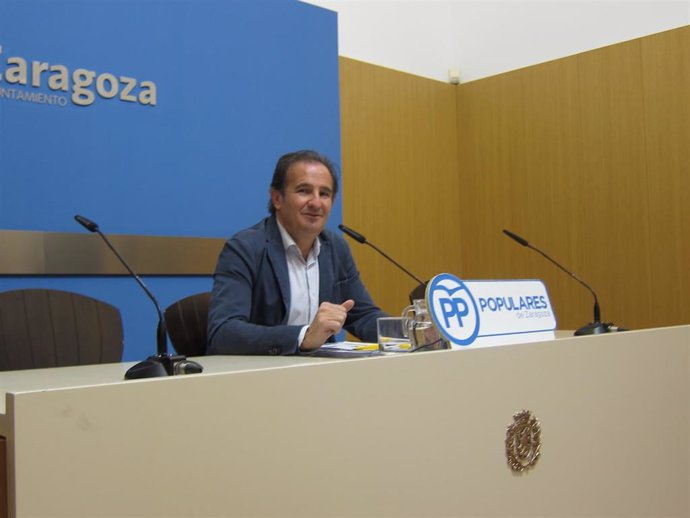 El concejal del PP, Ángel Lorén, en rueda de prensa este martes