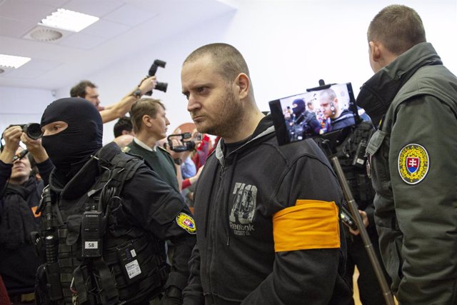 Eslovaquia.- Uno de los imputados por el asesinato de un periodista y su prometi