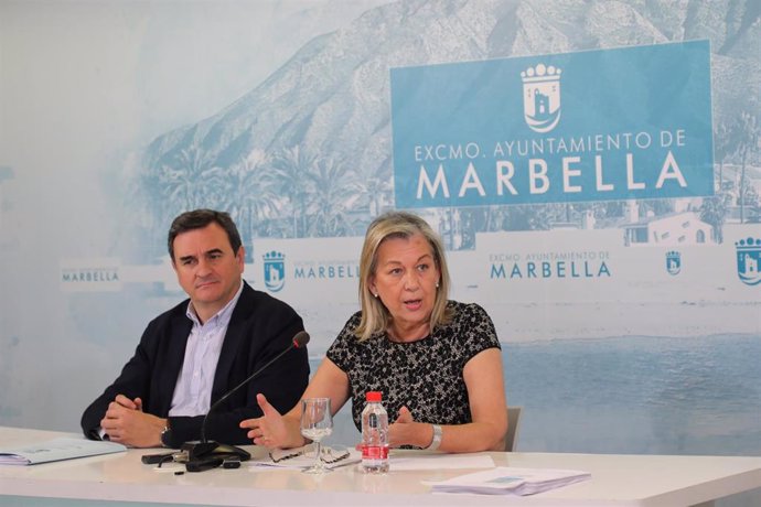Félix Romero, portavoz del Ayuntamiento de Marbella, y María Francisca Caracuel, concejala de Ordenación del Territorio