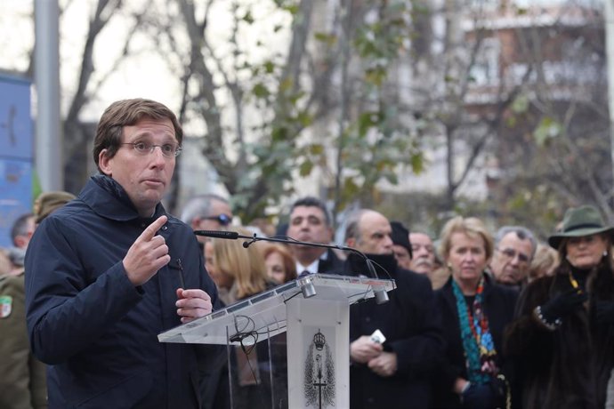 El alcalde de Madrid, José Luis Martínez-Almeida durante su intervención en el acto de la inauguración del monumento a los Héroes de Baler, en la plaza del Conde del Valle Súchul, en Madrid (España), a 13 de enero de 2020.